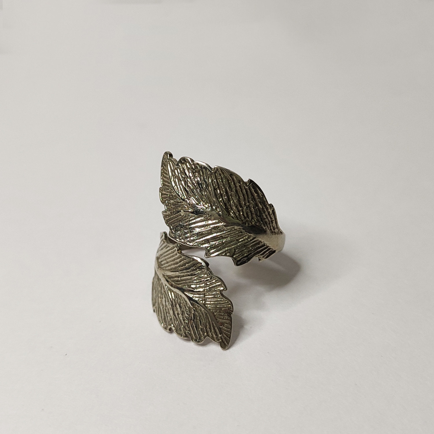 انگشتر زنانه مدل برگ کد DA073 انگشتر زنانه مدل برگ کد DA073