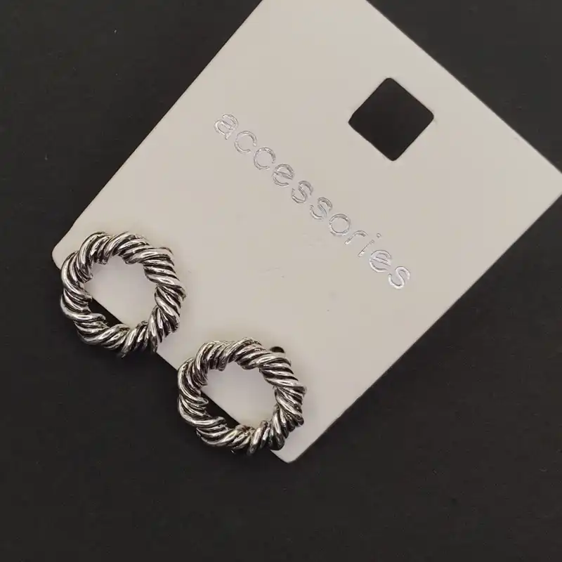 گوشواره زنانه اکسسورایز مدل گیسو سیاه قلم