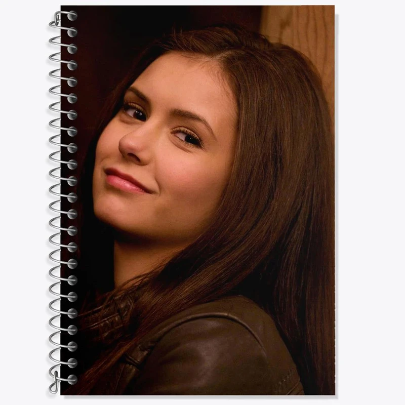 دفتر زبان 50 برگ خندالو مدل دو خط طرح الینا گیلبرت خاطرات یک خون آشام The Vampire Diaries کد 20274