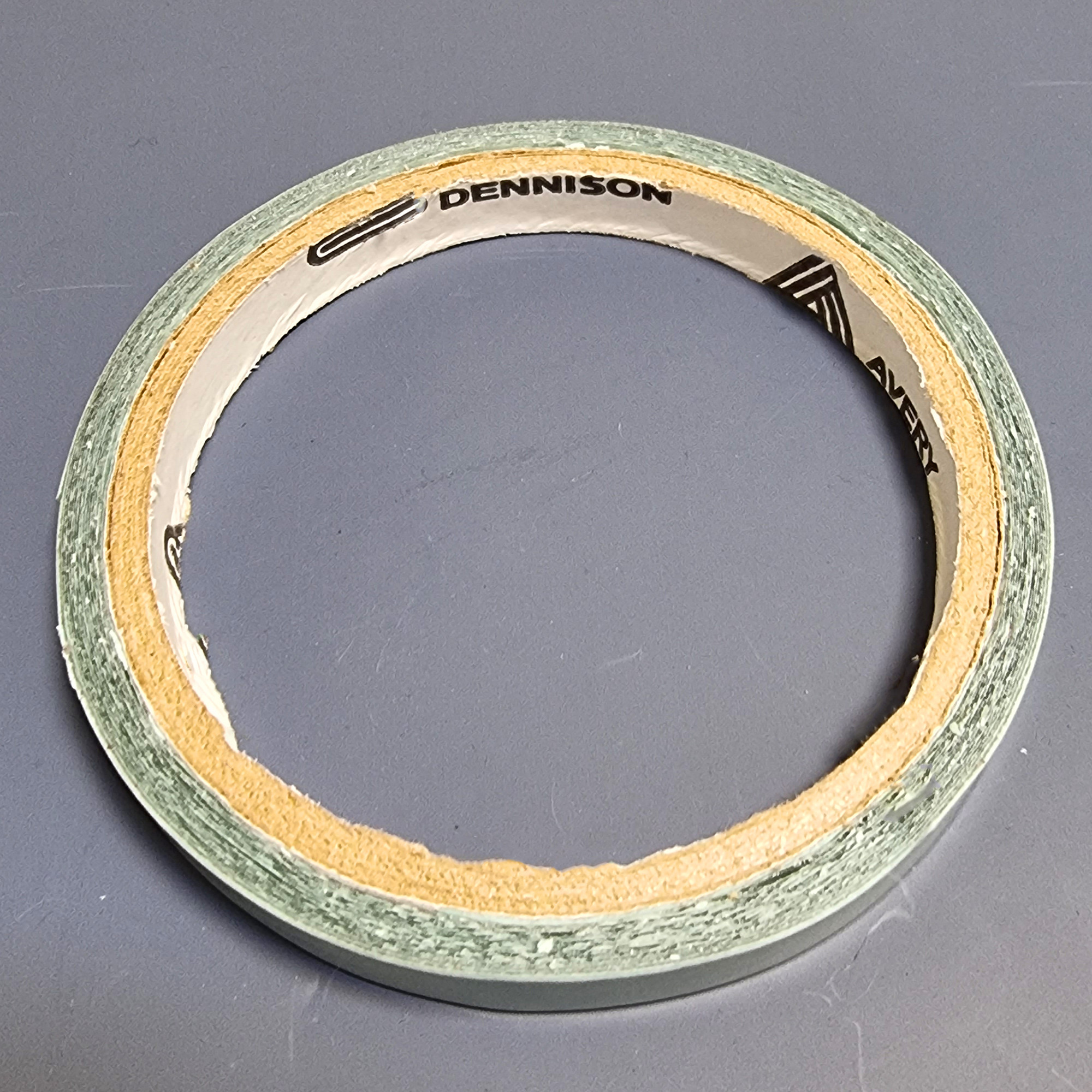 چسب کلاه گیس و پروتز مو مدل Ave-1cmx5m چسب کلاه گیس و پروتز مو مدل Ave-1cmx5m
