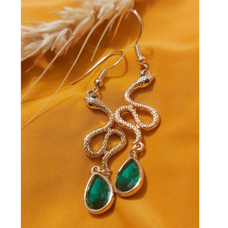 گوشواره زنانه مدل مار و کریستالی 2 گوشواره زنانه مدل مار و کریستالی 2