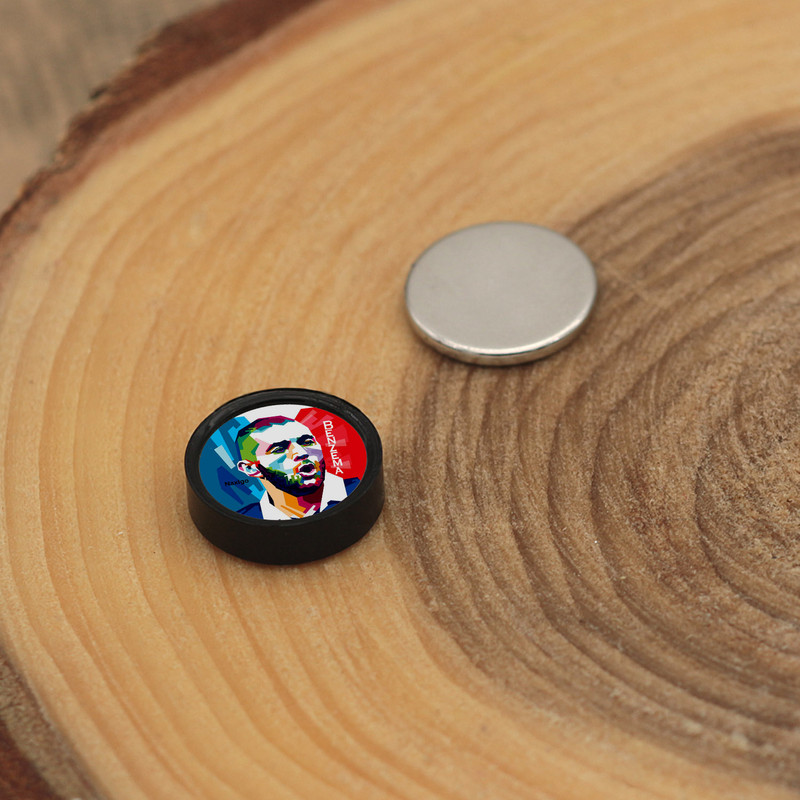 پیرسینگ گوش ناکسیگو مدل شب تاب طرح کریم بنزما کد PM6619