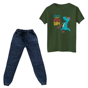 ست تی‌شرت آستین کوتاه و شلوار پسرانه مدل دایناسور کد 2 رنگ یشمی