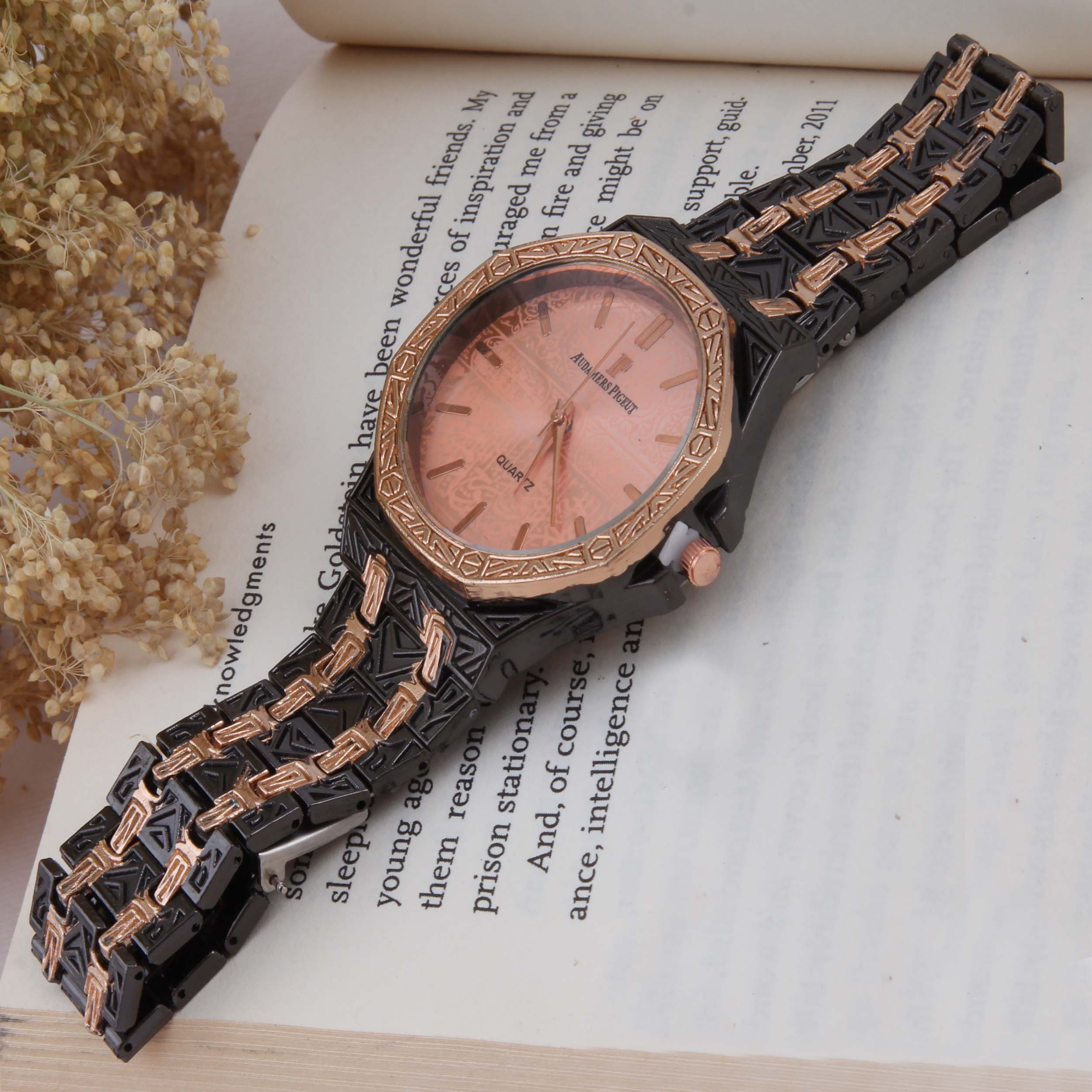 ساعت مچی عقربه ای زنانه مدل بند استیل کلاسیک کد WHW_408