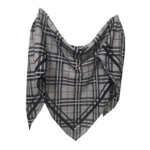 روسری زنانه سیمارو  مدل نخی کلاسیک