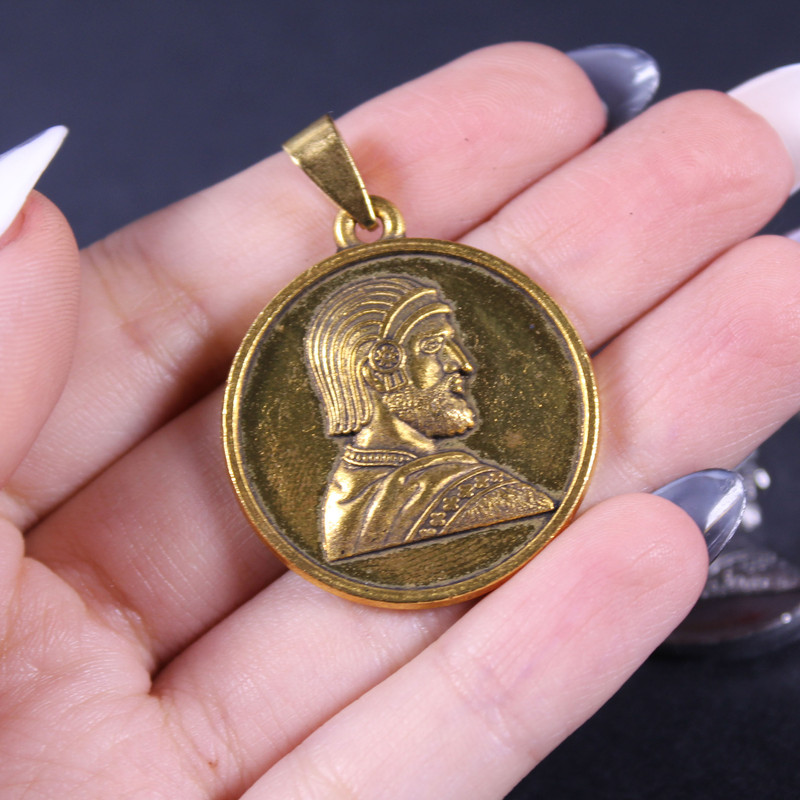 آویز گردنبند مردانه مدل کوروش کبیر