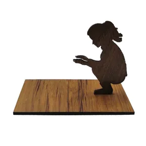 جاشمعی چوبی مدل شمعدان طرح دخترک شومینه