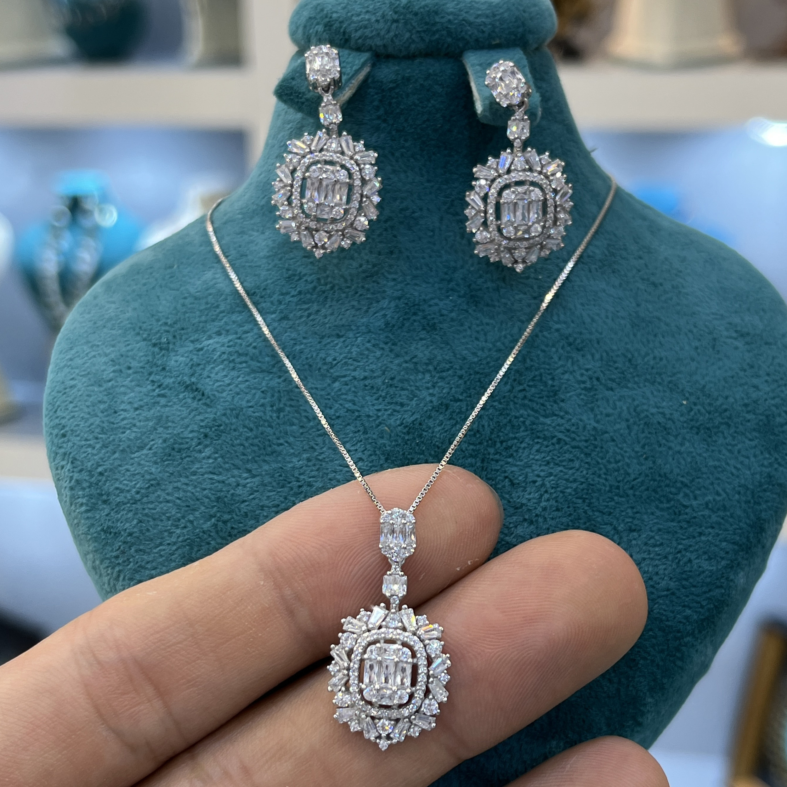 نیم ست نقره زنانه مدل جواهری مزین به نگین اتریشی 008 نیم ست نقره زنانه مدل جواهری مزین به نگین اتریشی 008