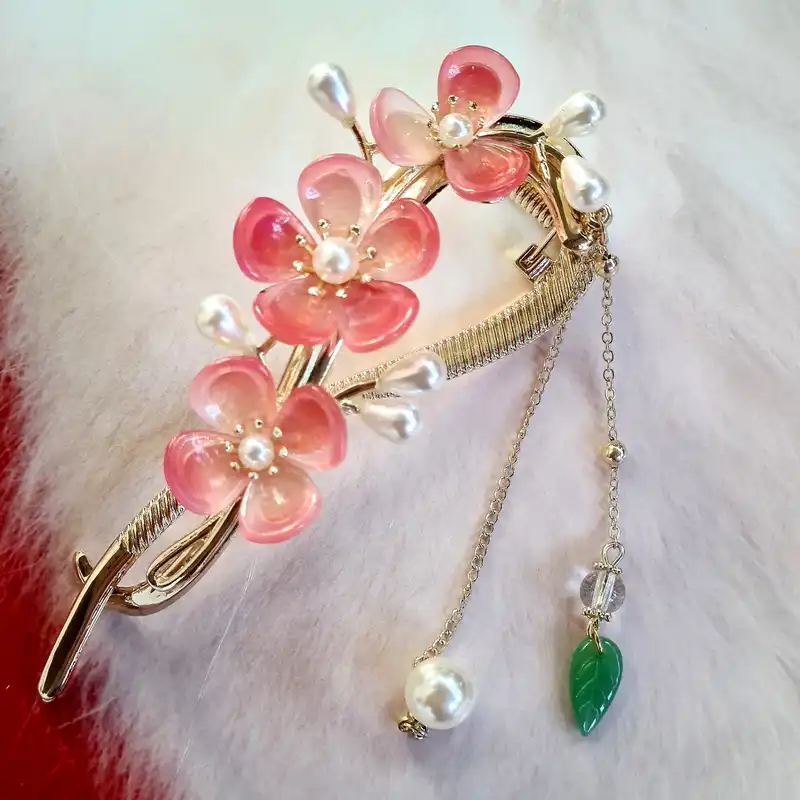 گیره مو زنانه مدل چفتی سه گل آویزدار کد fengy 20