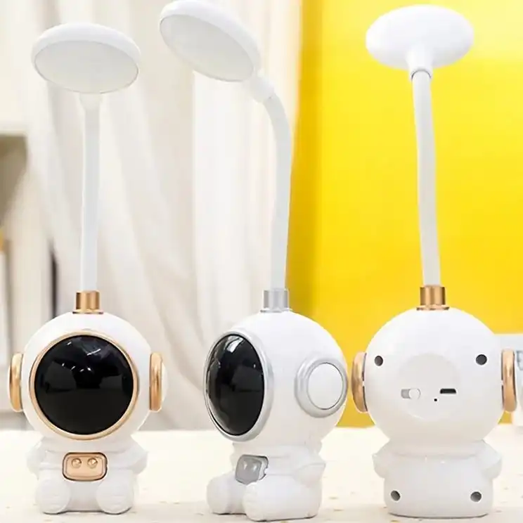 چراغ مطالعه مدل فانتزی شارژی طرح فضانورد کد cs310