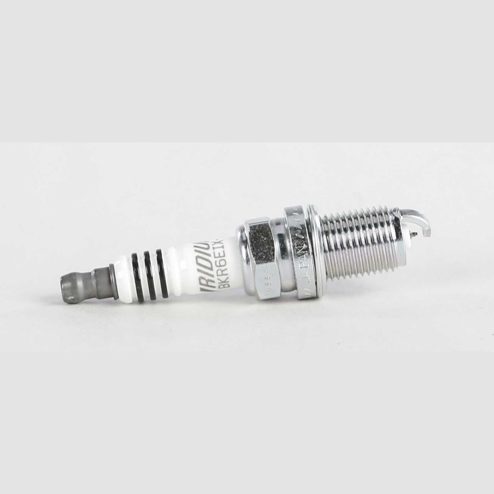 شمع خودرو ان جی کی مدل IX سوزنی پایه کوتاه ایریدیوم BKR6EIX-11 بسته ۴ عددی