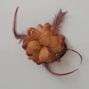 گل سینه دخترانه مدل پردار