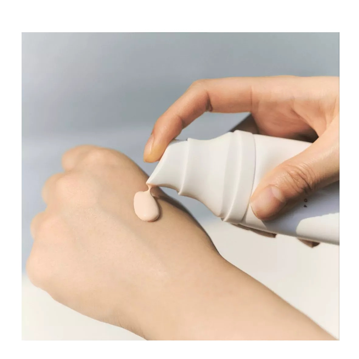 کرم ضد آفتاب سانتلا SPF 50 مدل Tone-Up Sunscreen مناسب پوستهای حساس حجم 50 میلیلیتر