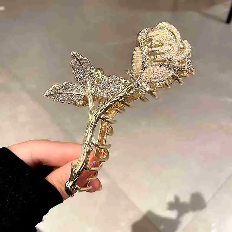 کلیپس مو زنانه مدل گل رز مرواریدی آویزدار 4075