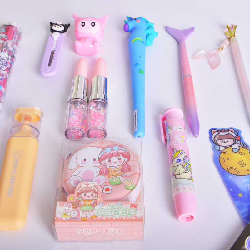 بسته لوازم تحریر مدل کرومی و گروه سانریو مجموعه 16 عددی