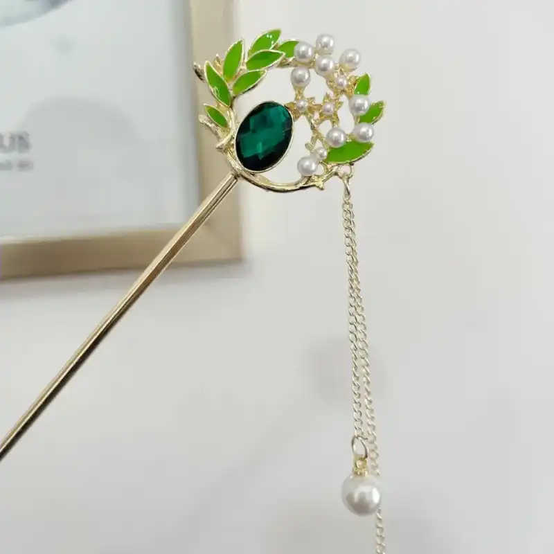 گیره مو زنانه مدل کانزاشی طرح مروارید و زمرد