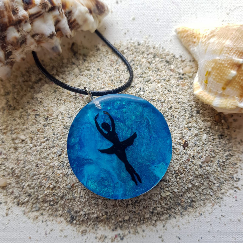 گردنبند دخترانه مدل رزینی طرح بالرین گردنبند دخترانه مدل رزینی طرح بالرین