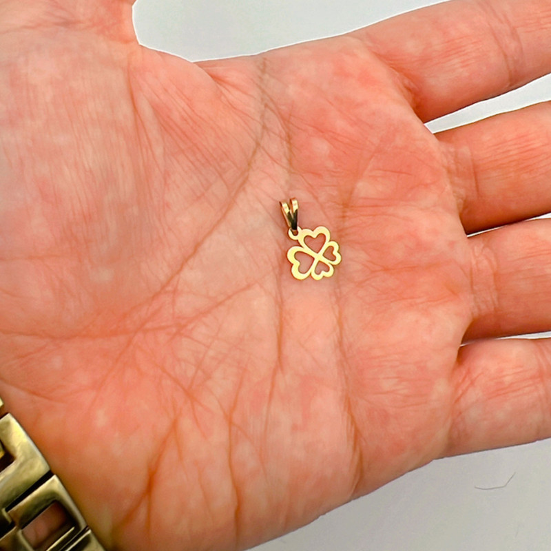 آویز گردنبند طلا 18 عیار زنانه گالری صادقی طرح چهار قلبی آویز گردنبند طلا 18 عیار زنانه گالری صادقی طرح چهار قلبی