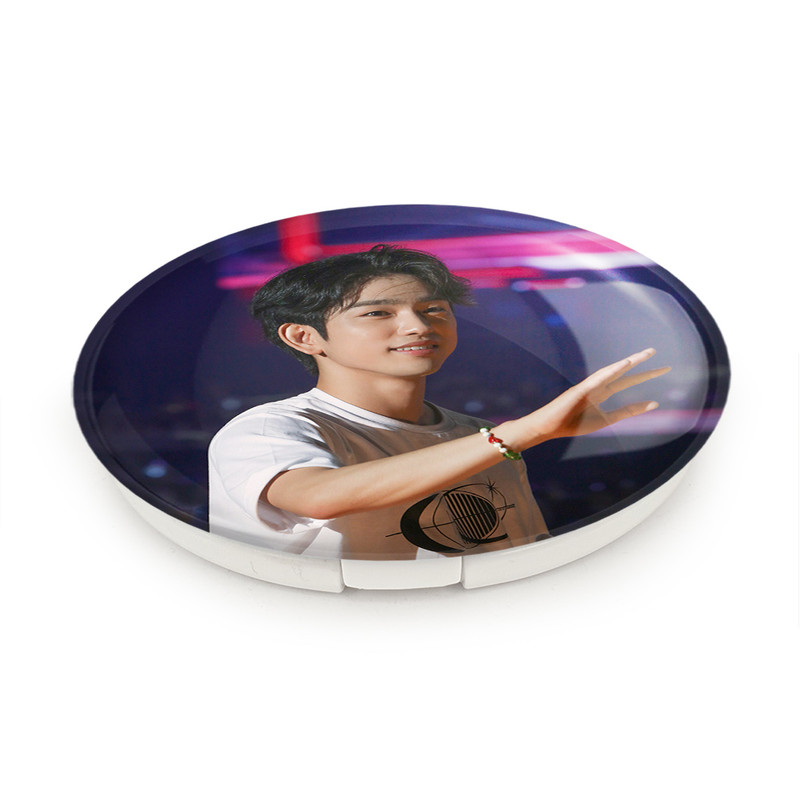 آینه جیبی خندالو طرح جین یونگ گروه گات سون GOT7 مدل تاشو کد 20986