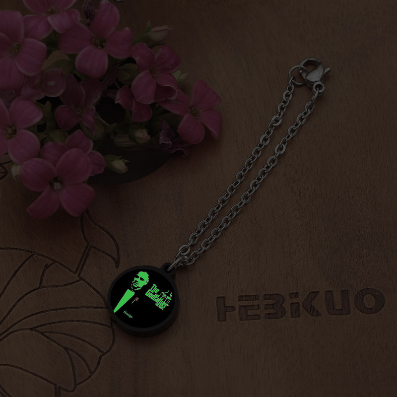 آویز ساعت زنانه ناکسیگو مدل شب تاب طرح پدرخوانده کد AW8905 آویز ساعت زنانه ناکسیگو مدل شب تاب طرح پدرخوانده کد AW8905