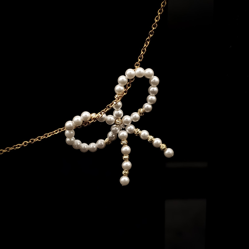 آویز گردنبند طلا 18 عیار زنانه ناریا طرح پاپیون