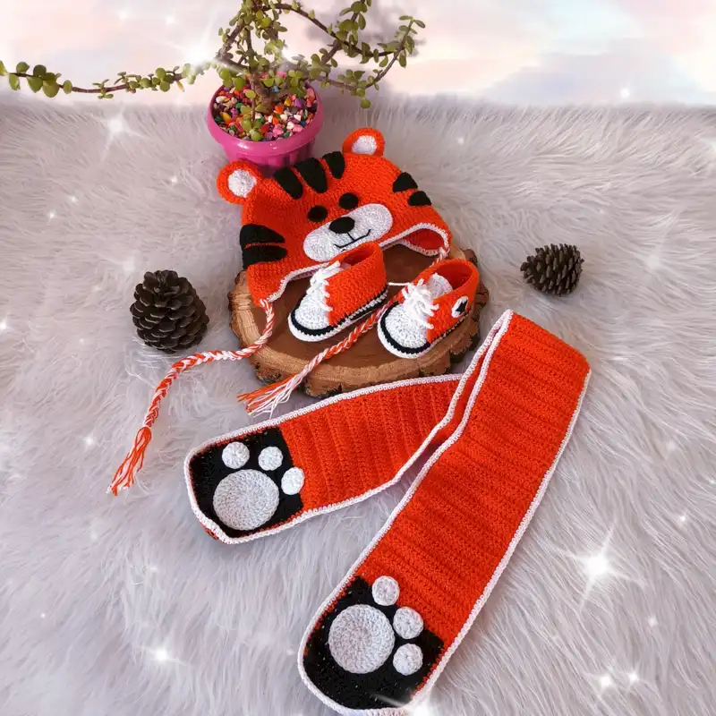 ست کلاه و شال گردن و پاپوش بافتنی نوزاد مدل ببری کد 30416