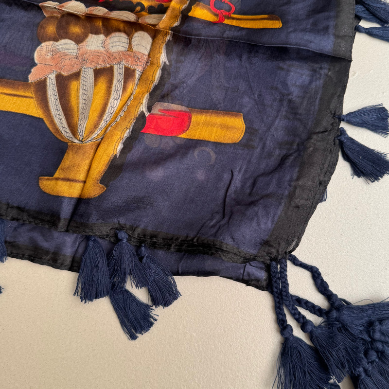 روسری زنانه مدل حریر ابرشیم طرح سنتی دور منگوله ای کد 4