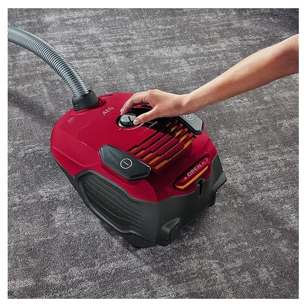 جاروبرقی آ ا گ مدل VX6-2-RR