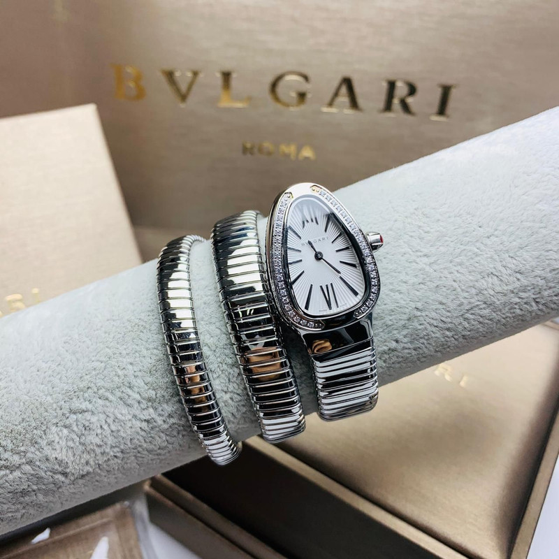 ساعت مچی عقربه ای زنانه بولگاری مدل دور نگین ساعت مچی عقربه ای زنانه بولگاری مدل دور نگین