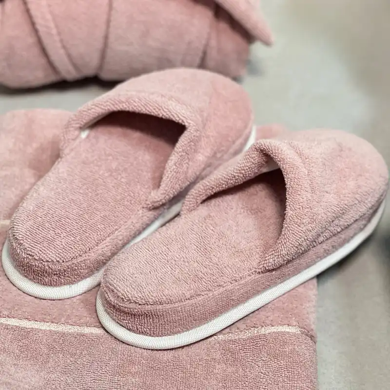 سرویس حوله پالتویی 11 تکه مدل عروس و داماد طرح میکرو کد 61914