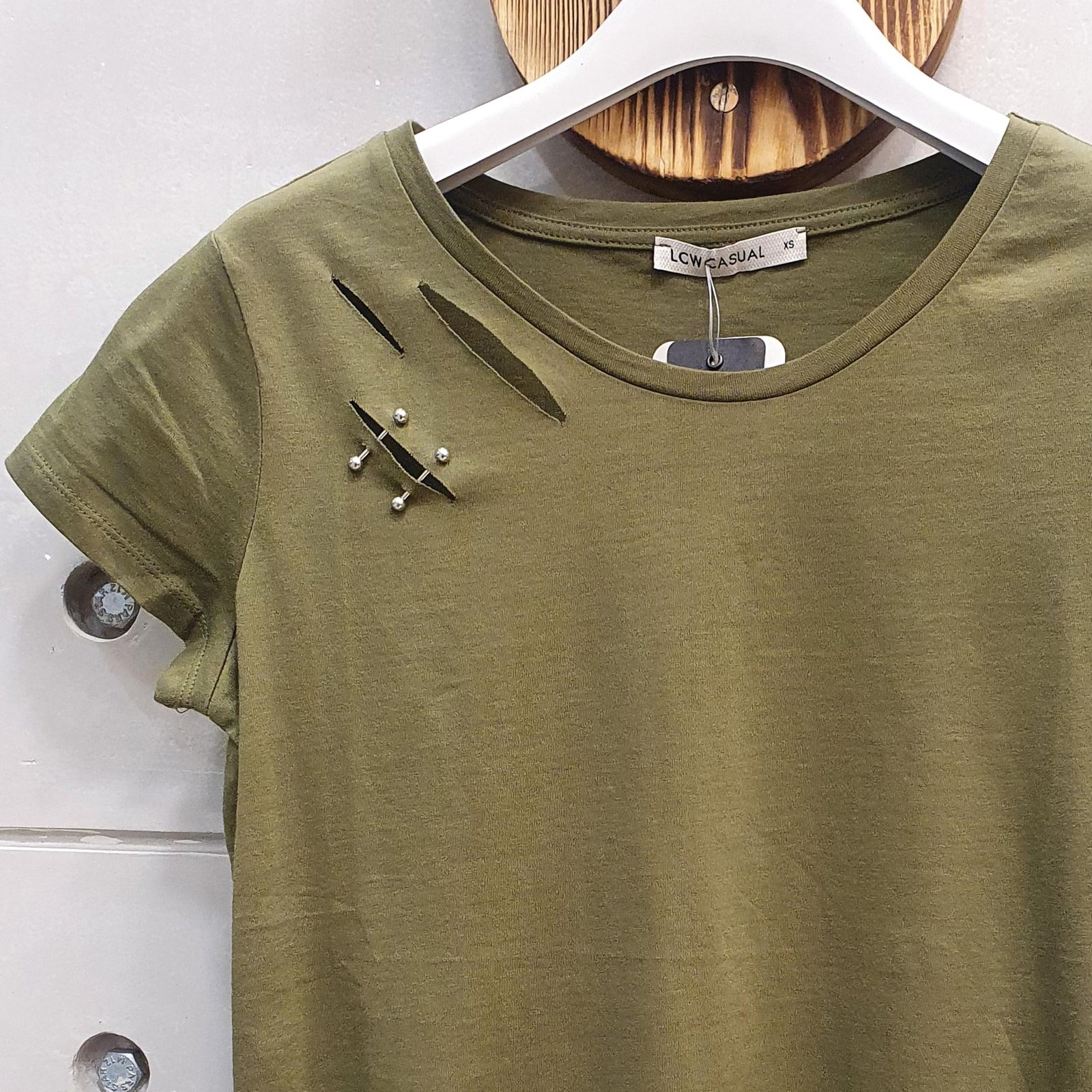 تی شرت آستین کوتاه زنانه ال سی وایکیکی مدل پیرسینگ دار کد 01 -  - 2