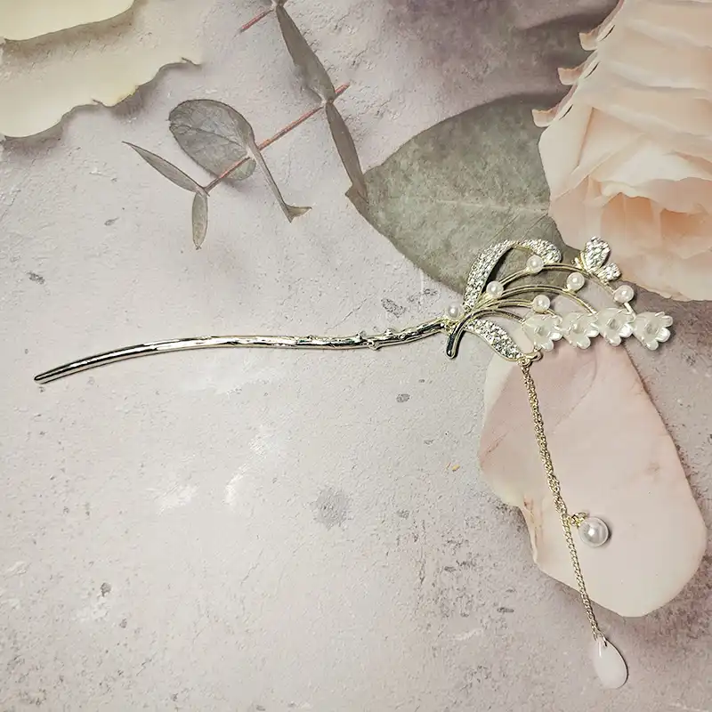 گیره مو زنانه مدل کانزاشی طرح سبد گل های شیپوری آویزدار