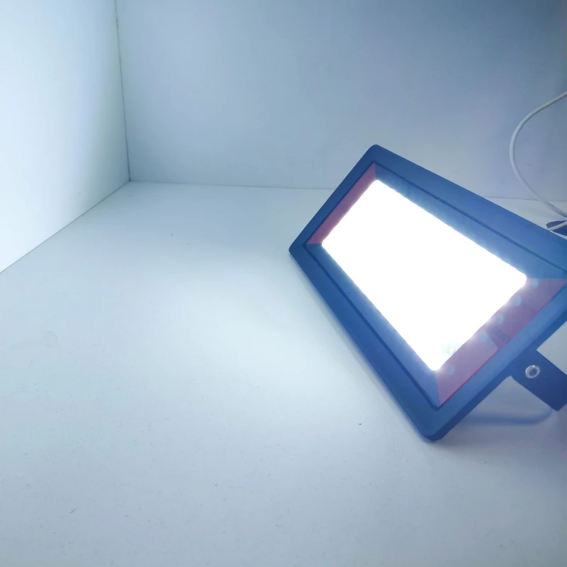 عکس شماره 6 : پروژکتور ال-ای-دی 100 وات مدل dream cast طرح ip66