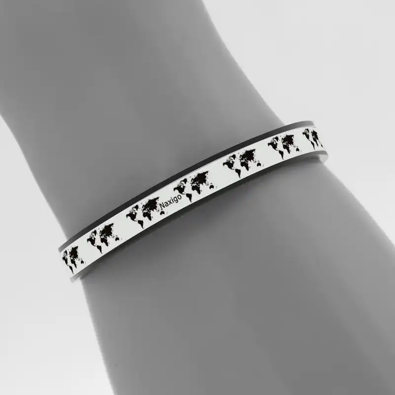 دستبند ناکسیگو طرح نقشه جهان مدل BR5479