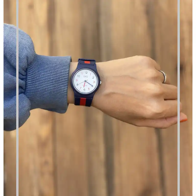 ساعت مچی عقربه ای کیو اند کیو مدل V06A-002VY