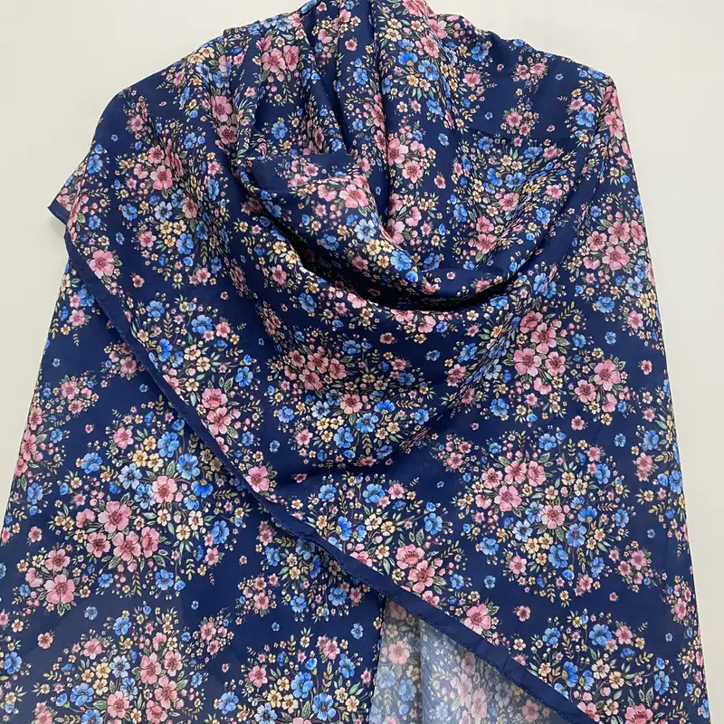 روسری زنانه مدل نخی چهارفصل منگوله دار کد 164