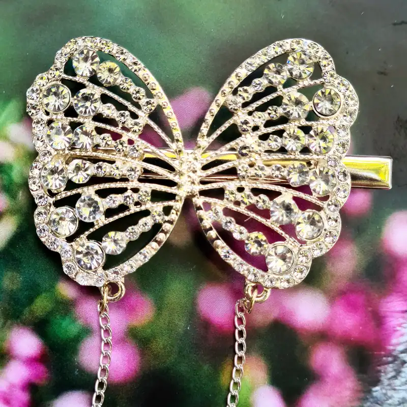 گیره مو زنانه مدل بال پروانه نگین‌دار مجلسی آویزدار کد brg 874