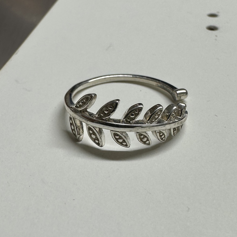 انگشتر نقره زنانه مدل برگ زیتون انگشتر نقره زنانه مدل برگ زیتون