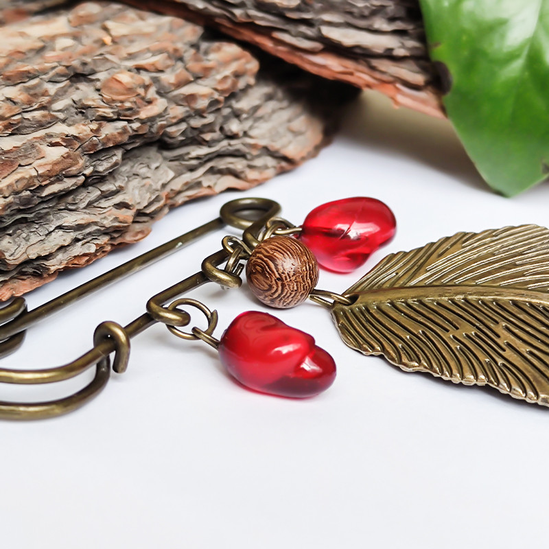 سنجاق سینه زنانه مدل برگ انار