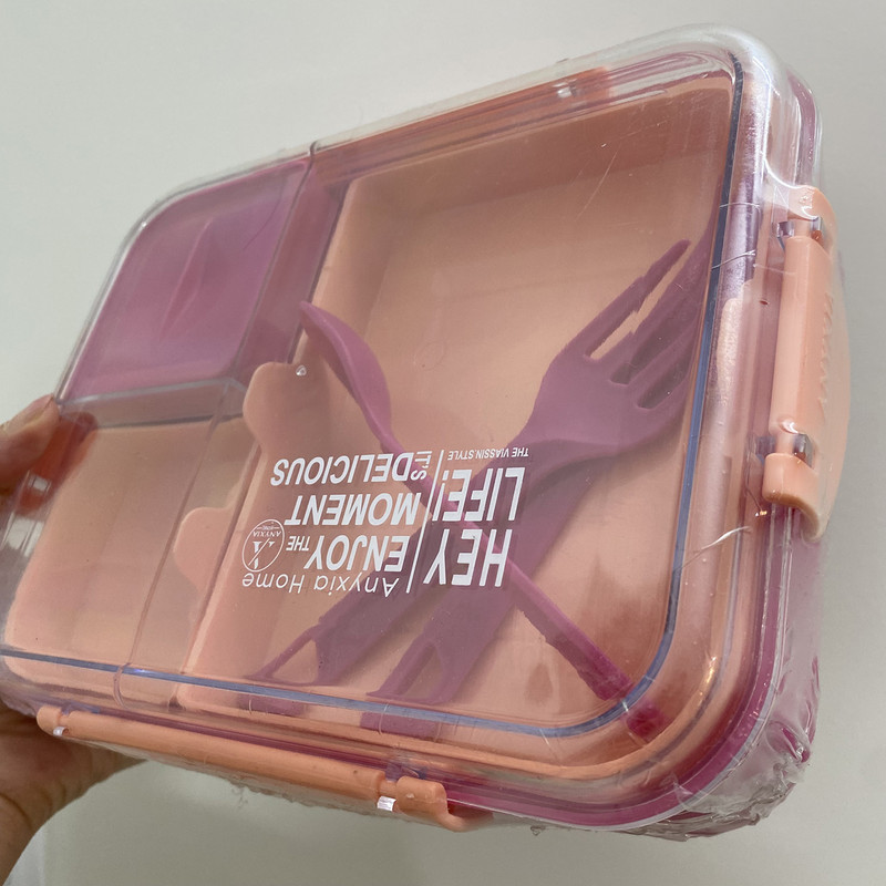 ظرف غذا  با بدنه پلاستیکی مدل 00856 مناسب برای قرار دادن در یخچال و فریزر و ماکروویو به همراه قاشق و چنگال و چاقو