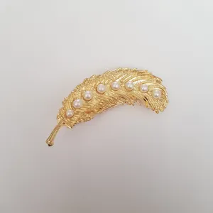 گیره مو زنانه مدل پر مرواریدی