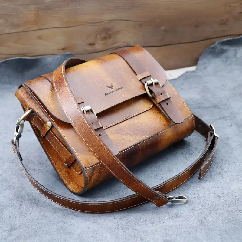 کیف رودوشی چرم بارثاوا مدل 1213