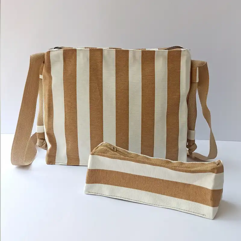 کیف دوشی زنانه مدل موژان راه راه به همراه کیف لوازم آرایش