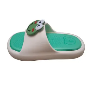 دمپایی پسرانه زیتون مدل عروسکدار فراگ