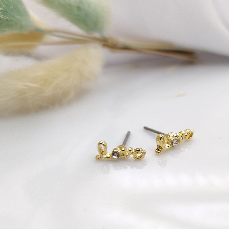 گوشواره زنانه مدل Love گوشواره زنانه مدل Love