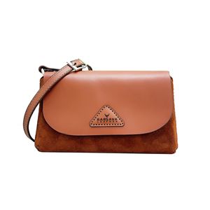 کیف دوشی زنانه چرم بارثاوا مدل 1225