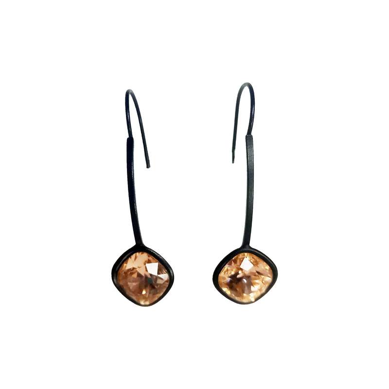 گوشواره دخترانه مدل نگین درشت گوشواره دخترانه مدل نگین درشت