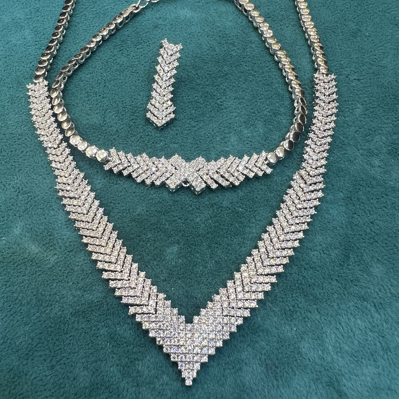 نیم ست نقره زنانه مدل سوپر لوکس جواهری مزین 43-1 نیم ست نقره زنانه مدل سوپر لوکس جواهری مزین 43-1