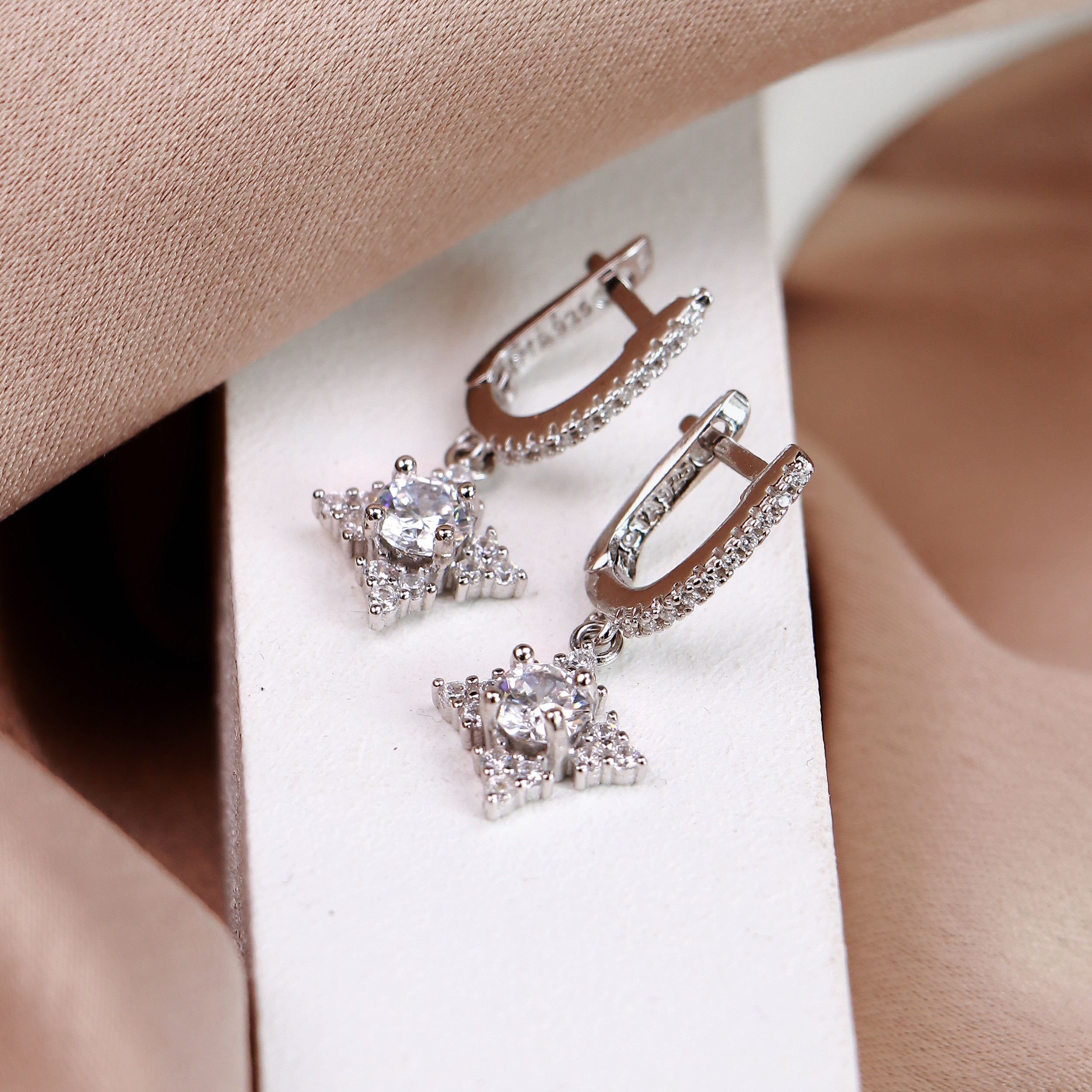 نیم ست نقره زنانه جی تی ای مدل جواهری