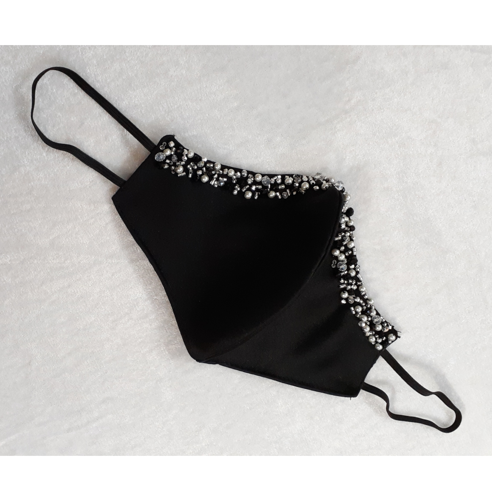 ماسک پارچه ای زنانه مدل سنگدوزی